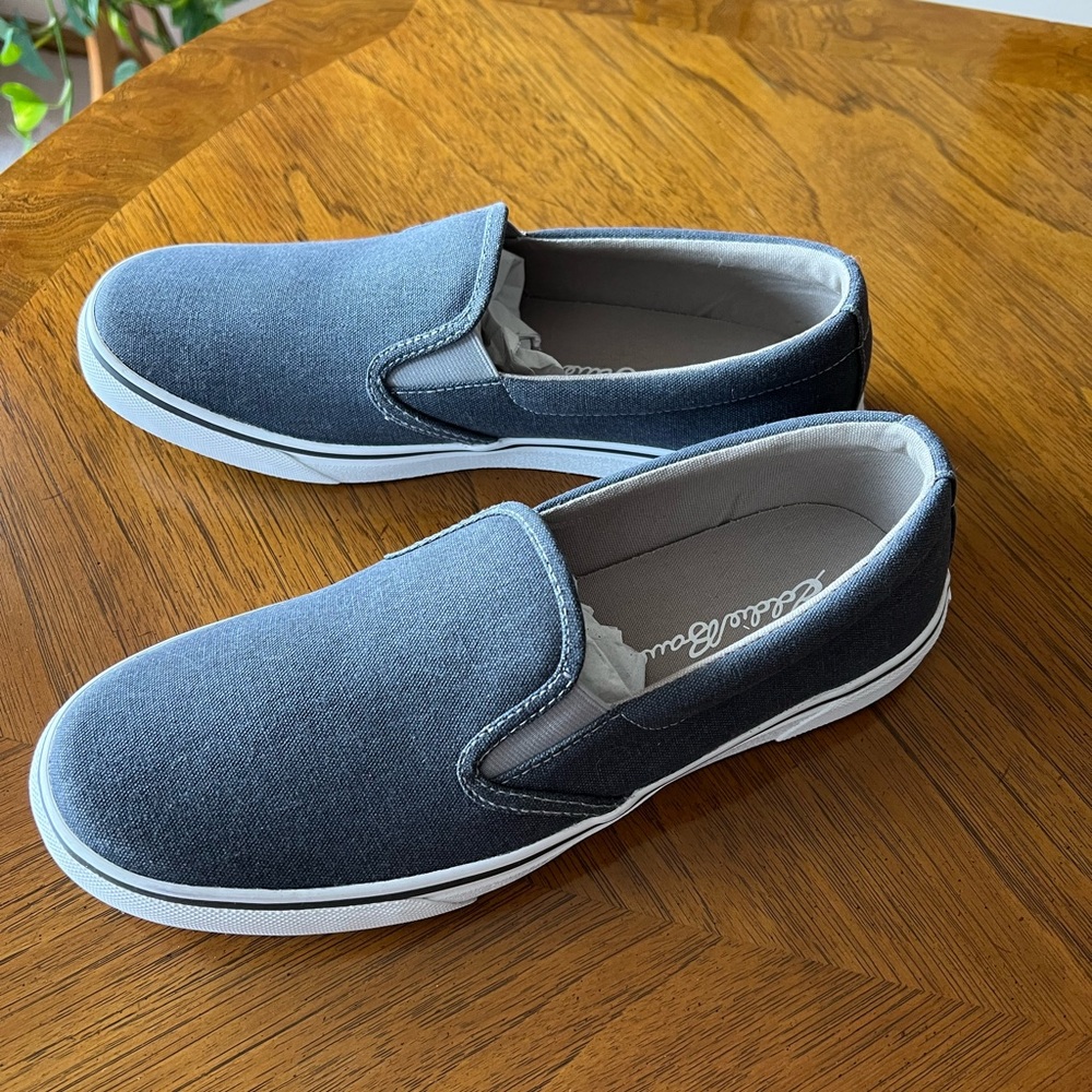 Brand new Eddie Bauer boat shoes